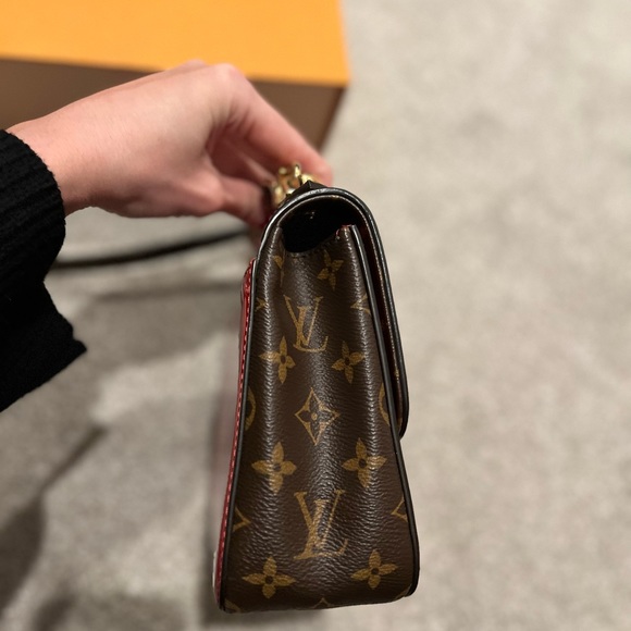 LOUIS VUITTON

Louis Vuitton Cherrywood PM Monogram Vernis
Red - Picture 7 of 11